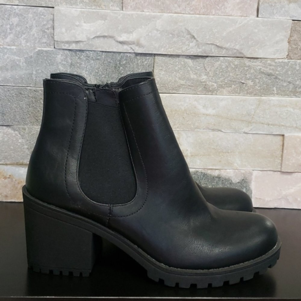 American Rag Women's Morghan Chelsea Boots - Picture 3 of 6